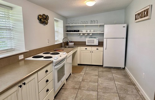 Crescent Beach Cottage | Kemp's Cottage, a 2 bedroom beach cottage at The Silver Sands on Crescent Beach