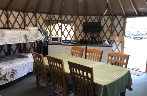Soldotna Cabin | Kenai River Fishing 20 foot yurt