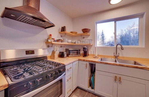 Sterling Cabin | Kenai River Retreat ~ 4 Mi to Morgan's Landing!