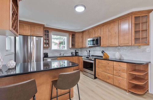 Wellington-Harrington Apartment | Kendall Sq 3BR Home with Parking