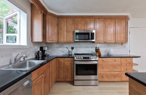 Wellington-Harrington Apartment | Kendall Sq 3BR Home with Parking