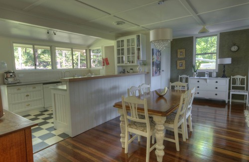 Kenilworth House | Kenilworth River Oaks on Mary River - Pets Allowed