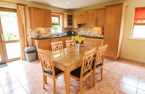 Kenmare Cottage | KENMARE BAY COTTAGE, family friendly in Kenmare, County Kerry