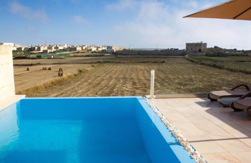 Santu Pietru Apartment | Kenn Holiday Home 4 bedrooms with private pool