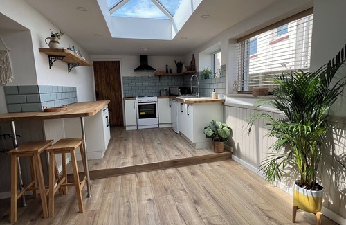 Whitland Cottage | Kennel House with Hill Views perfectly situated for walks. - 20 min to the beach