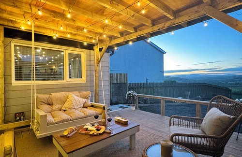 Whitland Cottage | Kennel House with Hill Views perfectly situated for walks. - 20 min to the beach