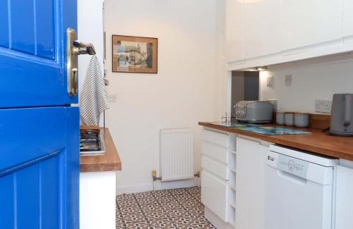 Dawlish House | Kenny Cottage