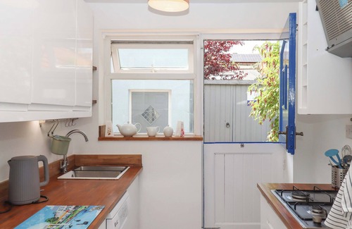 Dawlish Cottage | KENNY COTTAGE, pet friendly, country holiday cottage in Dawlish