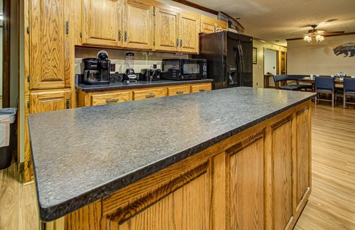 Sevierville House | Kenny's Mountain Hideaway w/Hot Tub, Arcade, Fireplace, Views, & 11 King Beds