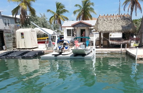 Marathon Cottage | Kens Conch Key Cottage - Optional motor boat rental