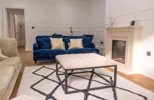 West Kensington Apartment | Kensington Bay View Dreams