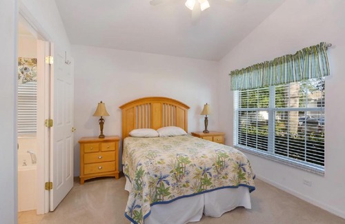 Highgate Park Villa | Kensington Drive Unit 24