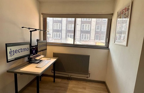 Lancaster Gate Apartment | Kensington Gardens 2 Bedroom Flat With a Balcony