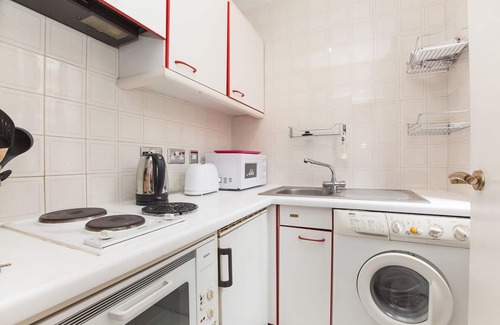 Brompton & Hans Town Apartment | Kensington Low Price 2 Bedroom Apartment for 4 - Close to All Popular Sites