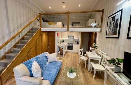West Kensington Apartment | Kensington - Mezzanie stylish flat