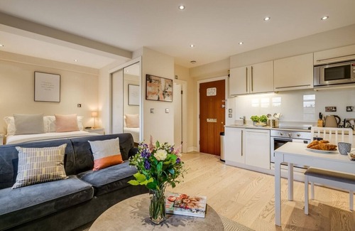 Brompton & Hans Town Apartment | Kensington Quality Superior Studio Ideal for Families