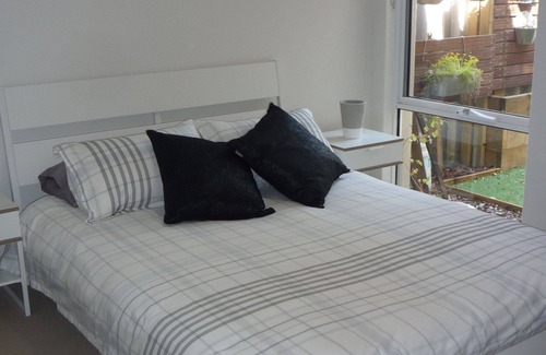 Kensington Apartment | Kensington Studio - modern apartment within walking distance to river