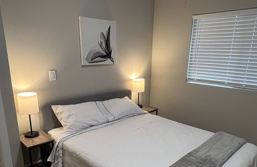 Kent House | Kent-Entire LowerLevel Duplex on Private Street