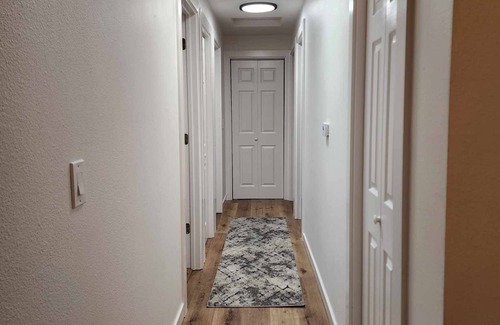 Covington House | Kent Upper Floor! No pets, SEVERE ALLERGIES