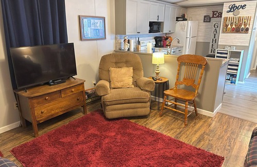 Almo House | Kentucky Lake - Jonathan Creek 2-bedroom Cabin, WiFi, shared dock & Bald Eagles!