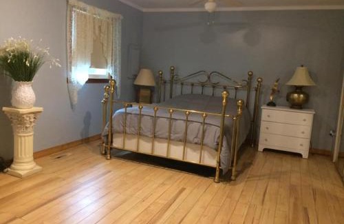 Gilbertsville House | Kentucky Lake Pool Home in Moors Resort Area
