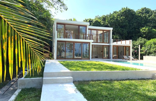 Msambweni Villa | Kenya Luxury Villa Beachfront in Msambweni, AC, 3BDRS, Infinity pool