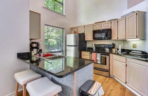 Salem House | Keowee Key Condo with Lake Access and Community Pools!