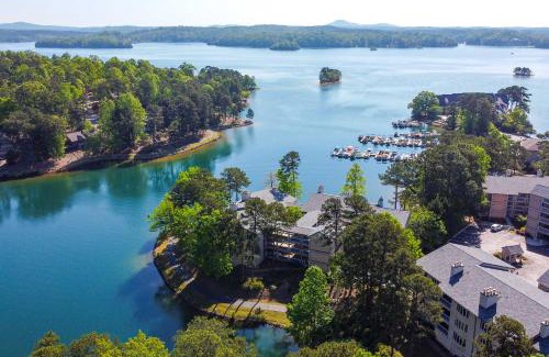 Salem House | Keowee Key Condo with Lake Access and Community Pools!