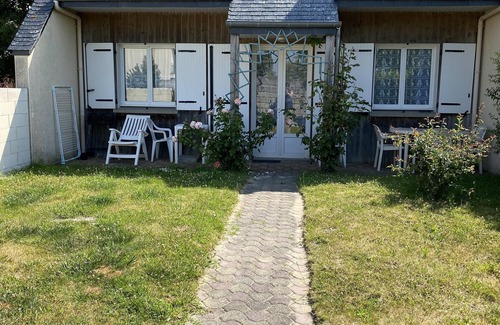 Cherrueix Cottage | Ker Gaston Gite with garden view