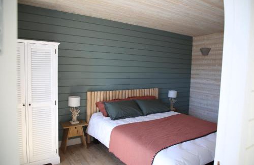 Saint-Guenole House | Ker Karreg (La Maison du Rocher)
