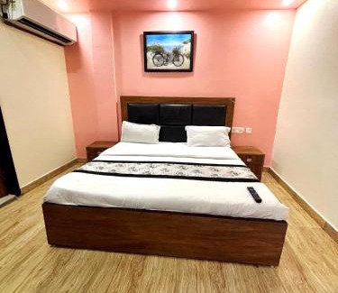 Hauz Khas Village Hotel | Kerala Home Stay - Walking Distance From Nizamuddin Railway Station