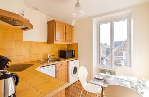 Courtoisville-Sillon-Moka Apartment | KEREDEN 2 - One Bedroom Apartment, Sleeps 2