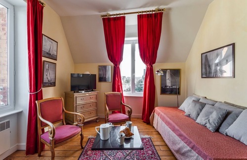 Courtoisville-Sillon-Moka Apartment | KEREDEN 2 - One Bedroom Apartment, Sleeps 2