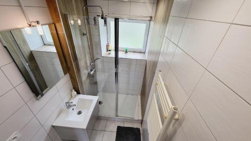 Ploudalmezeau House | KerElo Le Ptit St Roch, maisonnette cosy, mer 5km, Ploudalmezeau