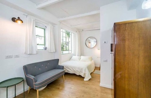 Tel Aviv Apartment | Kerem Hatemanim Suite