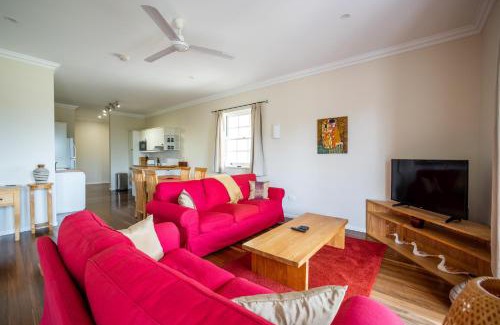 Queenton Apartment | Kernow - Minimum age 18