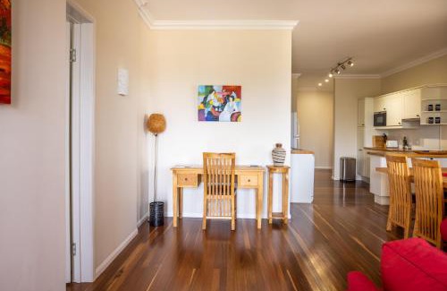Queenton Apartment | Kernow - Minimum age 18