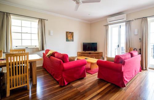Queenton Apartment | Kernow - Minimum age 18