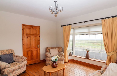 Carrigaholt Cottage | KERRY VIEW, family friendly, with a garden in Kilkee, County Clare