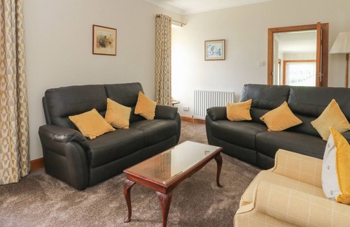 The Cumbraes Cottage | KERRYTONLIA COTTAGE, family friendly in Rothesay, Isle Of Bute