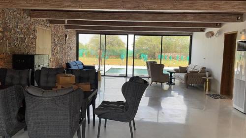 Shavri Colony Villa | Kesar Farm House on the Lake
