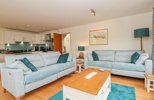 Totnes House | KESTREL, 19 DARTMOUTH GREEN, pet friendly in Blackawton