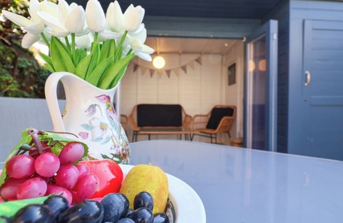 Southwold Cottage | KESTREL COTTAGE, SOUTHWOLD, pet friendly, with open fire in Southwold