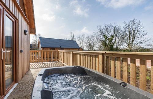 Newton Stewart House | Kestrel Lodge 3 with Hot Tub
