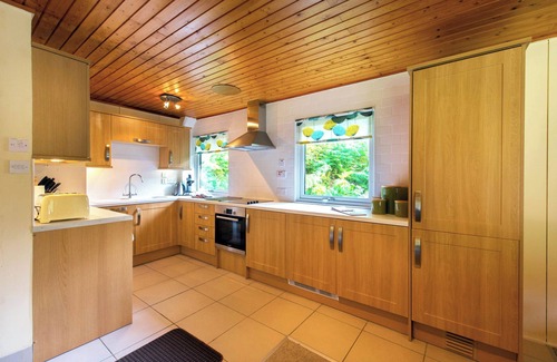 Crianlarich Ski Chalet | Kestrel Lodge with mountain view free wifi