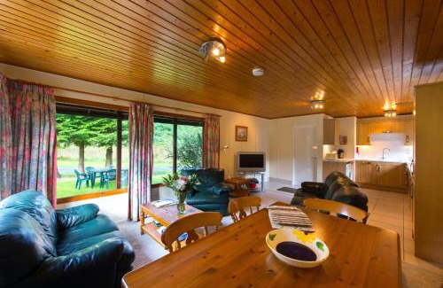 Crianlarich Ski Chalet | Kestrel Lodge with mountain view free wifi