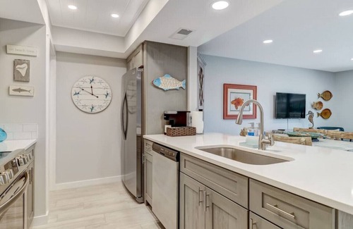 Fernandina Beach Condo | Ketch Courtyard Condo | Oceanview Balcony | Pool | Steps from the Beach