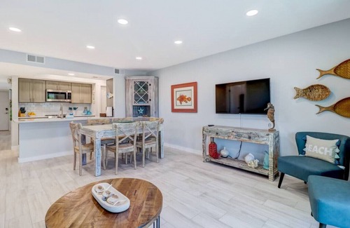 Fernandina Beach Condo | Ketch Courtyard Condo | Oceanview Balcony | Pool | Steps from the Beach