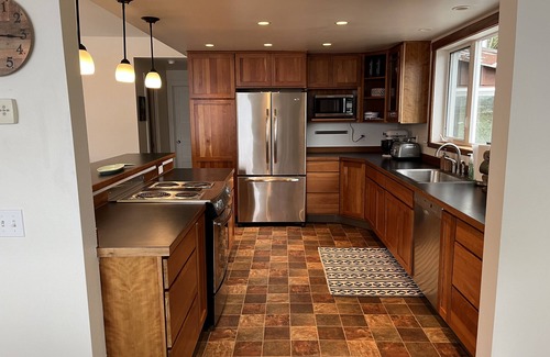 Ketchikan Cabin | Ketchikan Home - 5 min walk to downtown! - Amazing views!