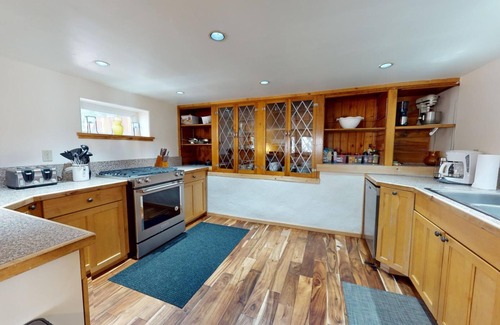Ketchum House | Ketchum Cottage- Pet Friendly, Private Hot Tub, Walk to Downtown